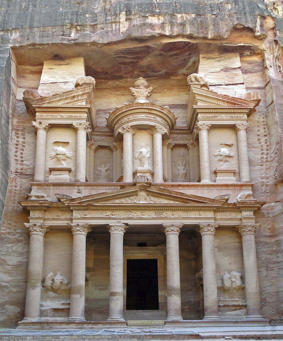 Facade-of-Al-Khazneh-Petra-Jordan.jpg