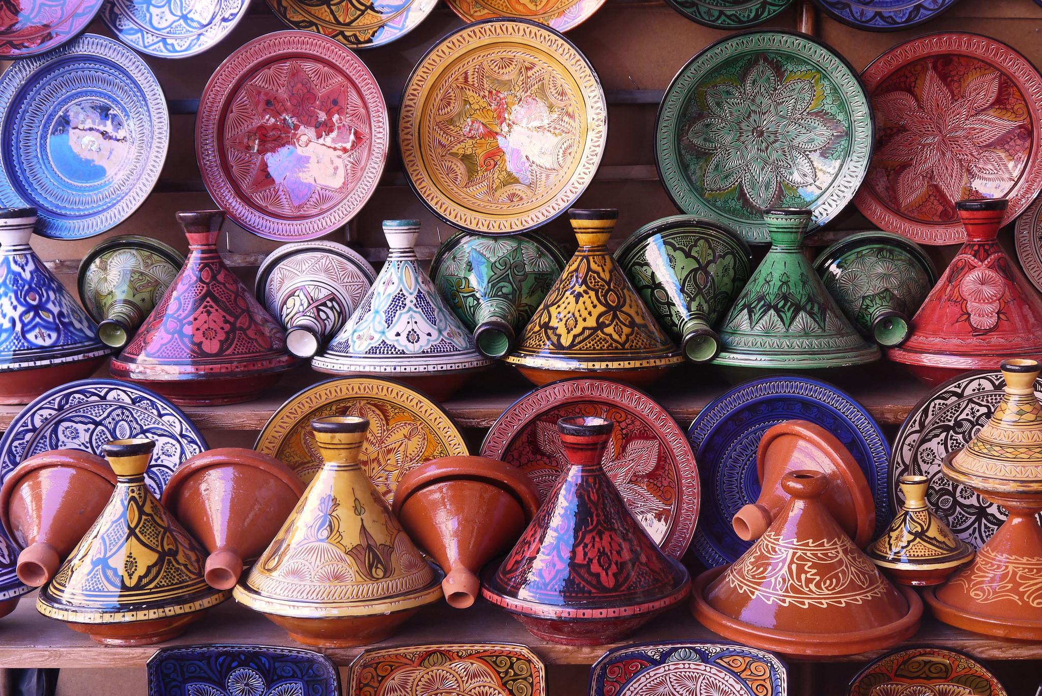 Tajines_in_a_pottery_shop_in_Morocco.jpg