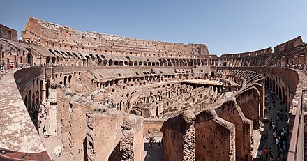 440px-Colosseo_di_Roma_panoramic.jpg