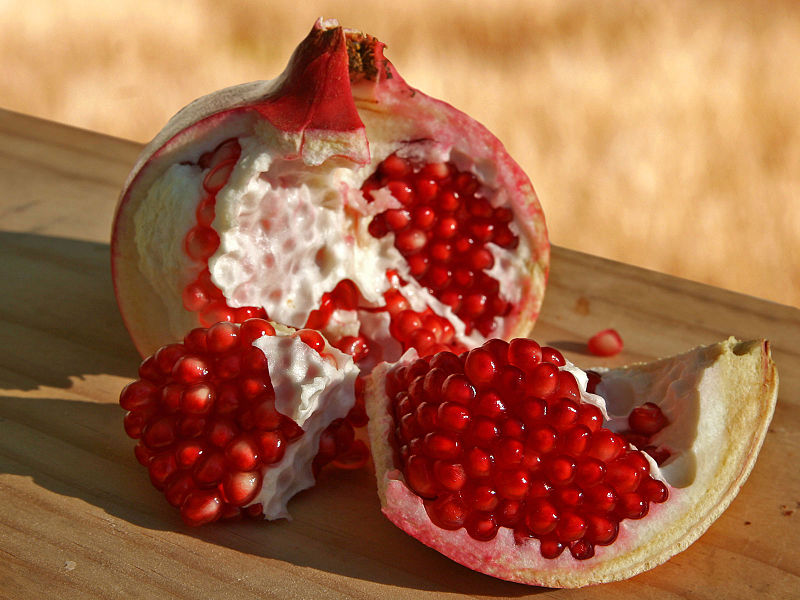 800px-Pomegranate02_edit.jpg