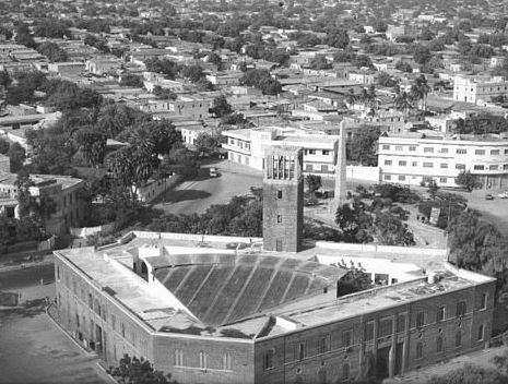 Old_Parliament_Building_in_Mogadishu.jpg