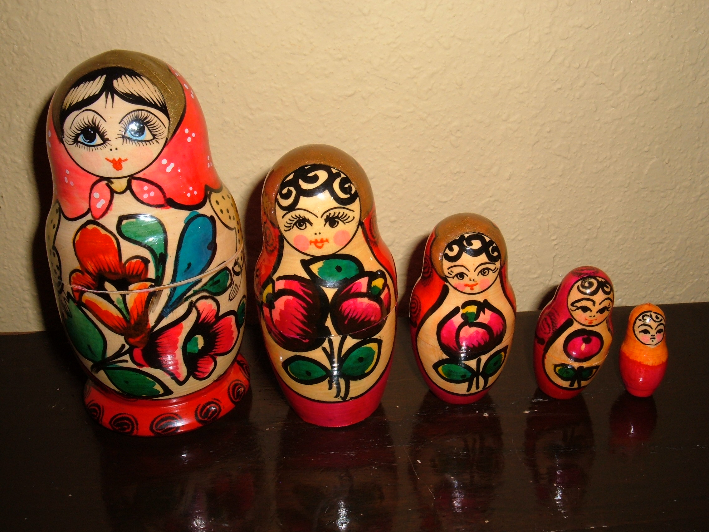 Floral_matryoshka_set_1.JPG