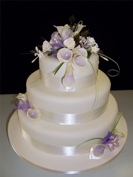 wedding-cake-lilac-lilies.jpg