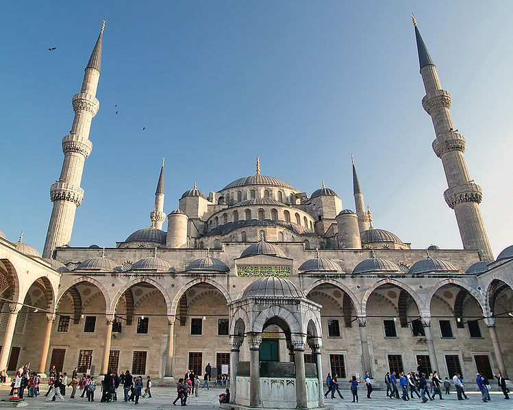 749px-SultanAhmetMosqueCourtyard%281%29.jpg