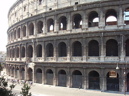 440px-Colosseum-exterior-2007.JPG