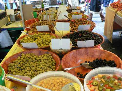 800px-Olives_au_marche_de_Toulon_p1040238.jpg