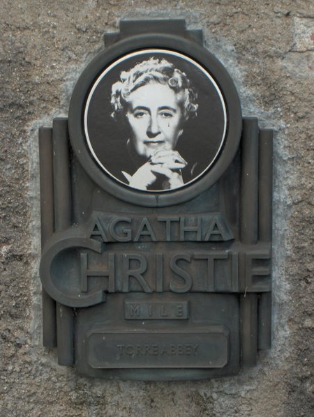 Agatha_Christie_plaque_-Torre_Abbey.jpg