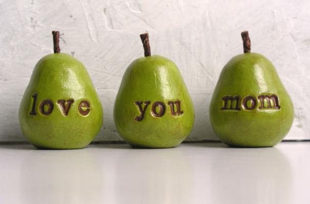 love-you-mom-pears-for-mothers-day.jpg