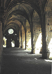 200px-Krak_des_chevaliers_cloitre.jpg