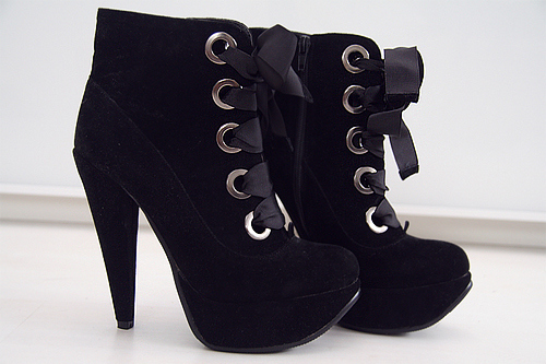 black-heels-separate-with-comma-shoes-Favim.com-114590.jpg