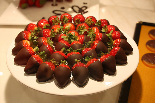 chocolate-food-strawberry-yummy-Favim.com-137173.jpg